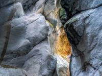 Enger Klammteil aus glattgeschliffenen Felswänden